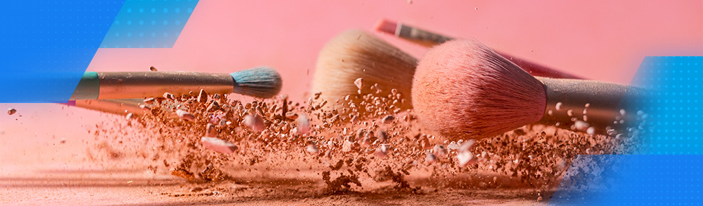 4 brushes of different sizes that touch the pink make-up artist's palette